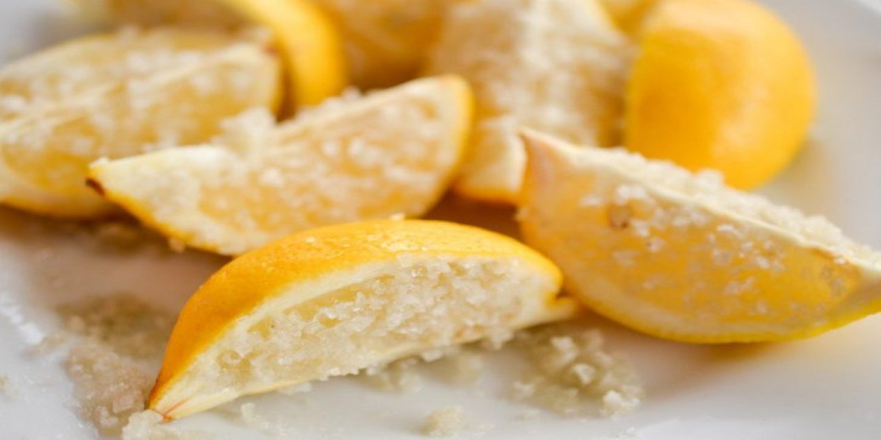 Uyumadan Önce Baş Ucunuza Limonu Tuzlayıp Koyarsanız Bakın ne oluyor..