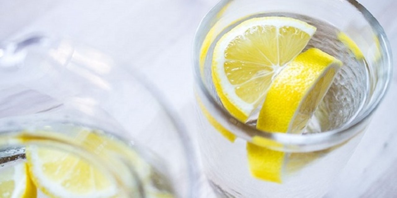 Uyanır Uyanmaz Sıcak Su ve limonu kahveyle birlikte içerseniz 1 ay sonra..
