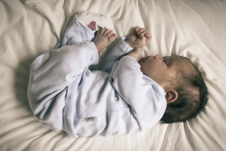 Bebekler ne zaman yastıkla uyuyabilir?
