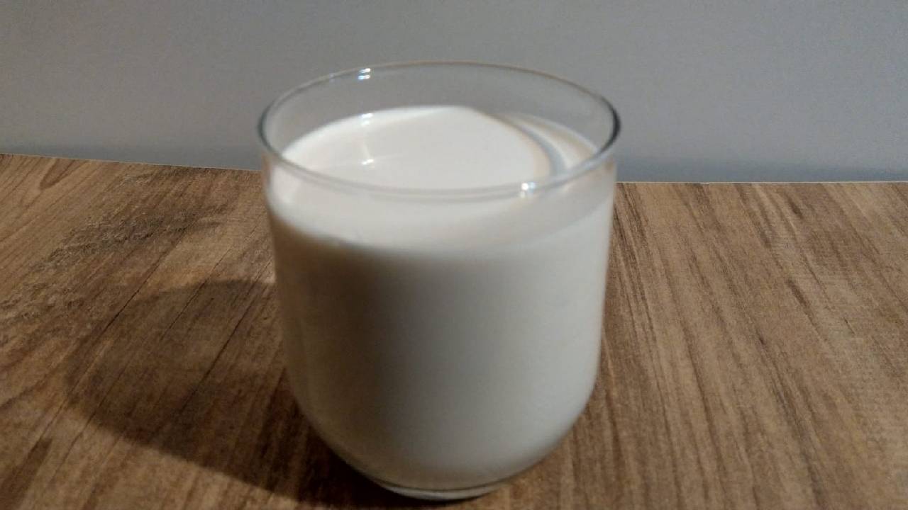 Evde badem sütü yapmak ister misiniz? İşte size tüm püf noktalarıyla badem sütü tarifi!