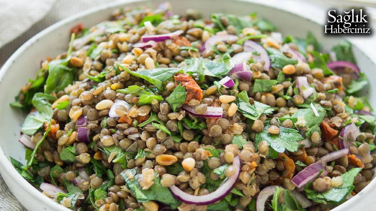 Protein deposu bir lezzet: Akdeniz usulü yeşil mercimek salatası tarifi