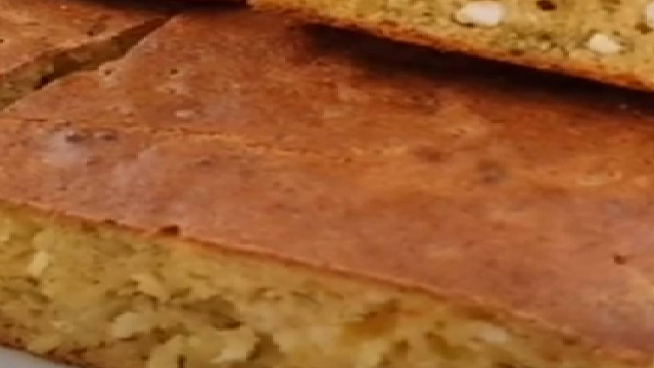 Sahura Özel Doyurucu Bir Şeyler Yapmak İsteyenlere Lezzetli ve Kolay Peynirli Mısır Ekmeği Tarifi