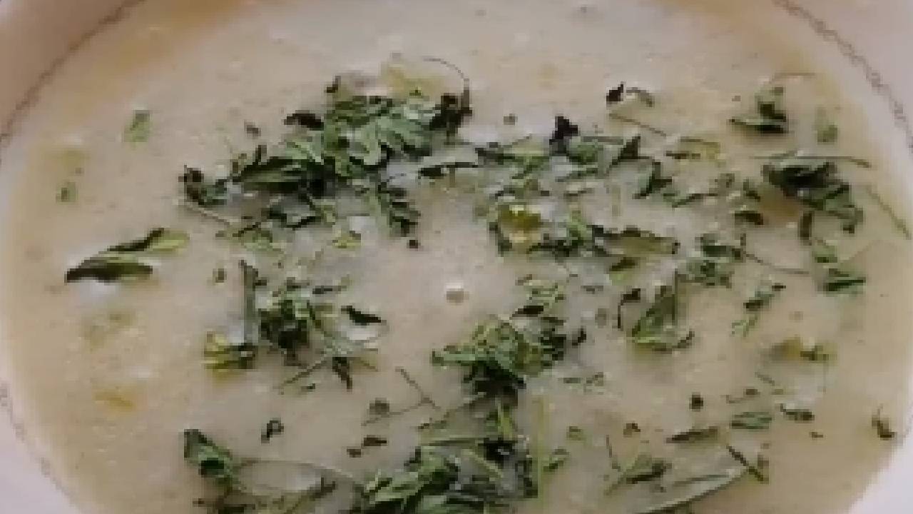 Hep Aynı Çorbaları İçmekten Sıkılanlara Lezzetiyle Şaşırtacak Sürekli Yapmak İsteyeceğiniz Kremalı Salatalık Çorbası Tarifi