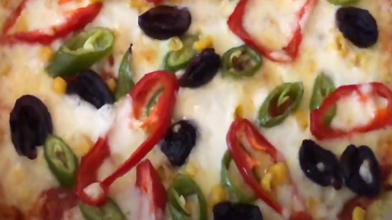Hamursuz Pizza Olur mu Demeyin Bayılarak Yiyeceğiniz Harika Bir Lezzet! Sağlıklı  Mis Gibi Kabak Pizza Tarifi