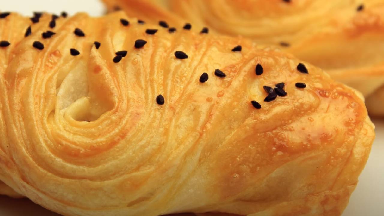 Sofraya Koyduğunuz Anda Kapışılacak Görüntüsü Lezzeti Şahane Peynirli Midye Böreği Tarifi