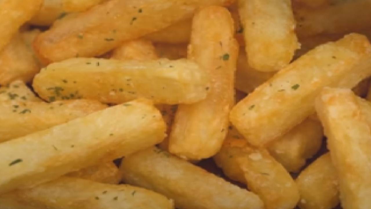 Çıtırlığı Fast Food Zincirlerindeki Patatesleri Kıskandırıyor İşte Püf Noktalarıyla Çıtır Çıtır Patates Kızartması Tarifi