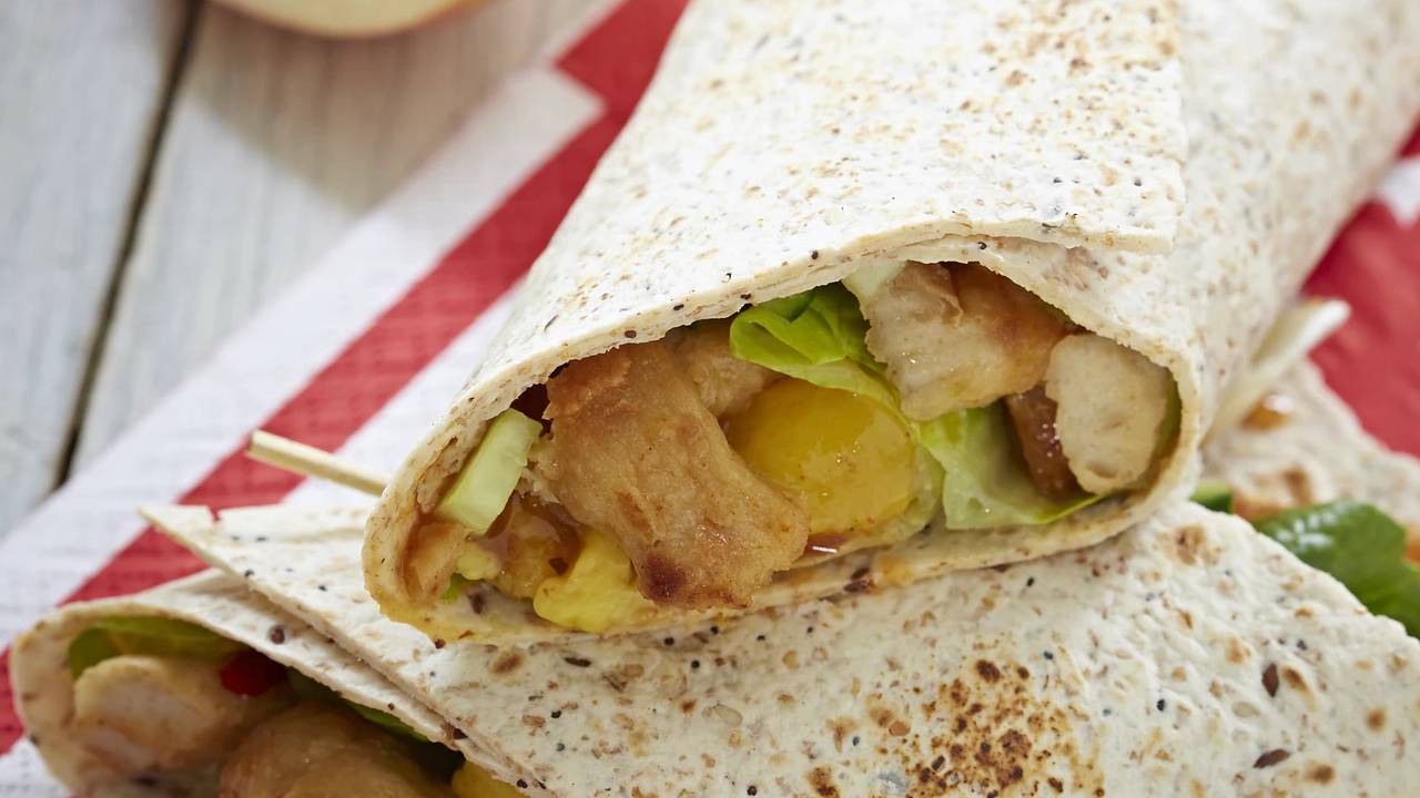 10 Dakikada Hazırlanıp Parmak Yediren Tarif! Restoranlarda Severek Yediğiniz Tavuk Wrap Tarifi