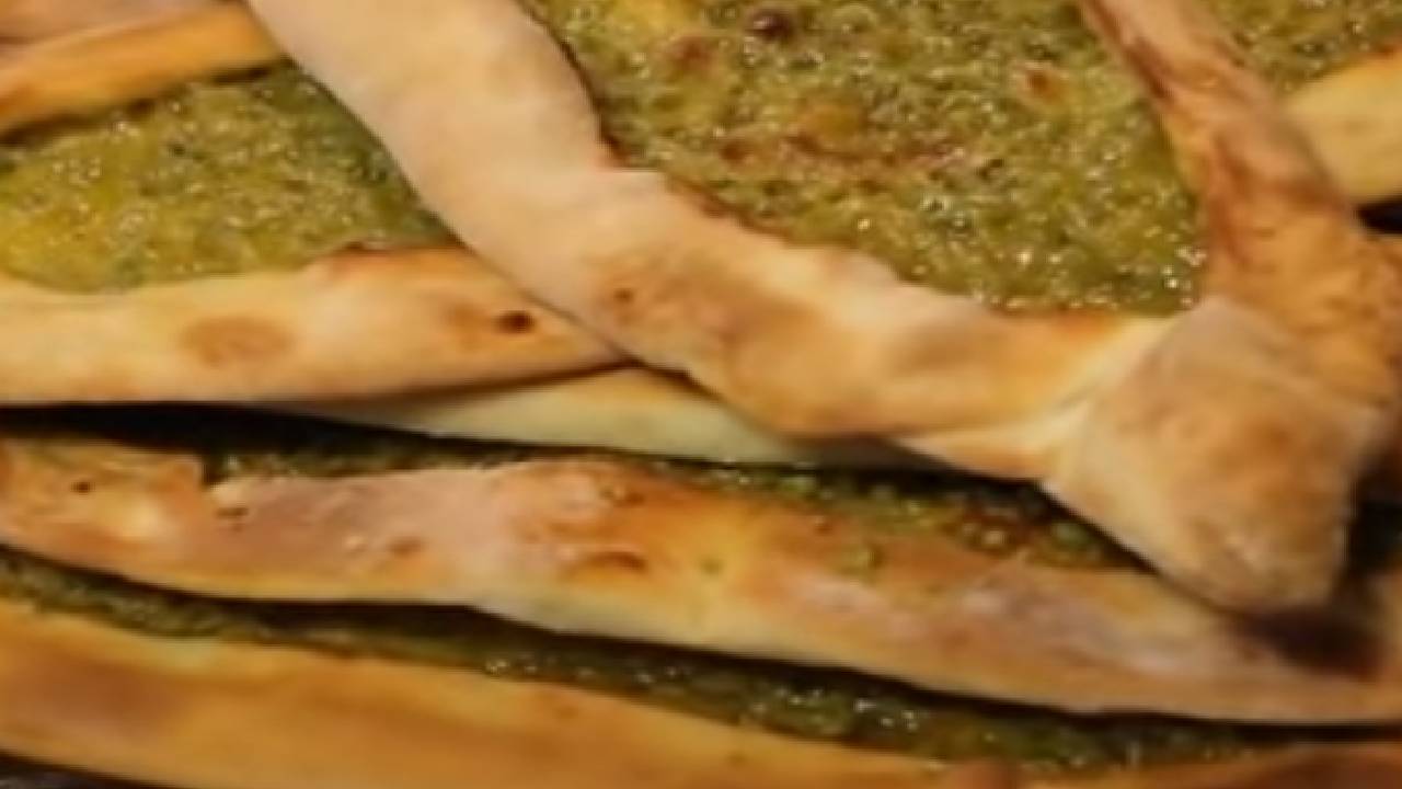 Bu Börek Hem Antep Fıstığı ile Hem Peynirle Yapılıyor! Gaziantep Mutfağından Tadına Doyulmayan Şekerli Börek Tarifi