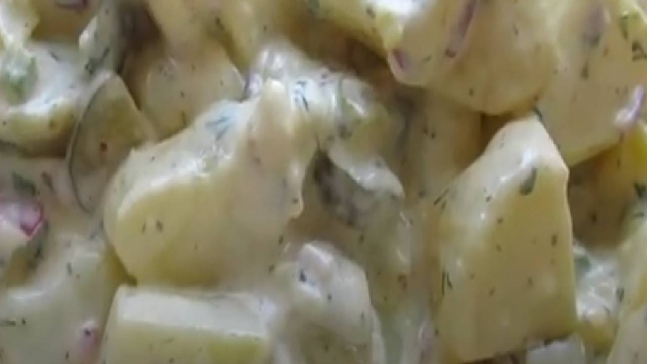 Patates Severler İçin Hardal Soslu Muhteşem Bir Lezzet! İşte Alman Usulü Patates Salatası Tarifi