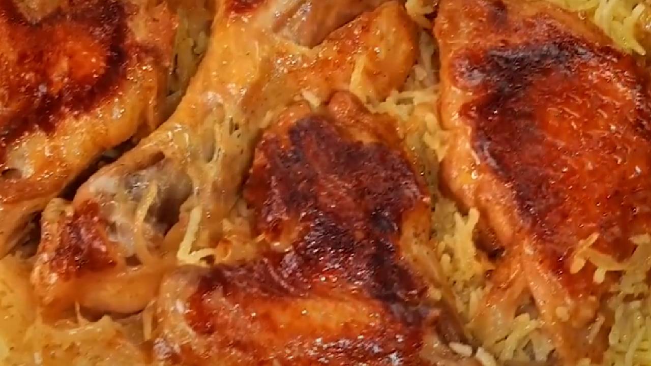Azerbaycan Mutfağı'ndan Tane Tane Dökülen Tavuklu Döşeme Pilavı Tarifi