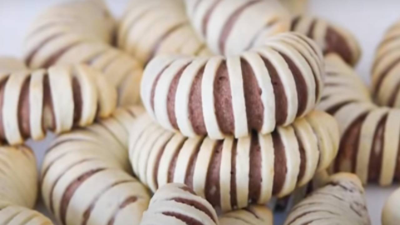 Farklı şekilli kurabiye yapmak isteyenlere: Zebra kurabiye tarifi