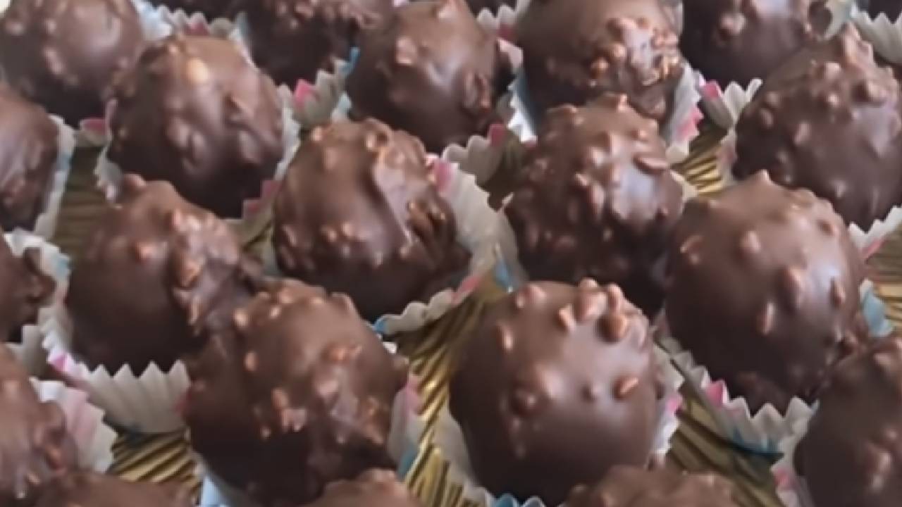 Unsuz şekersiz sağlıklı tatlı tarifleri: Tadelle tadında fındıklı çikolatalı toplar