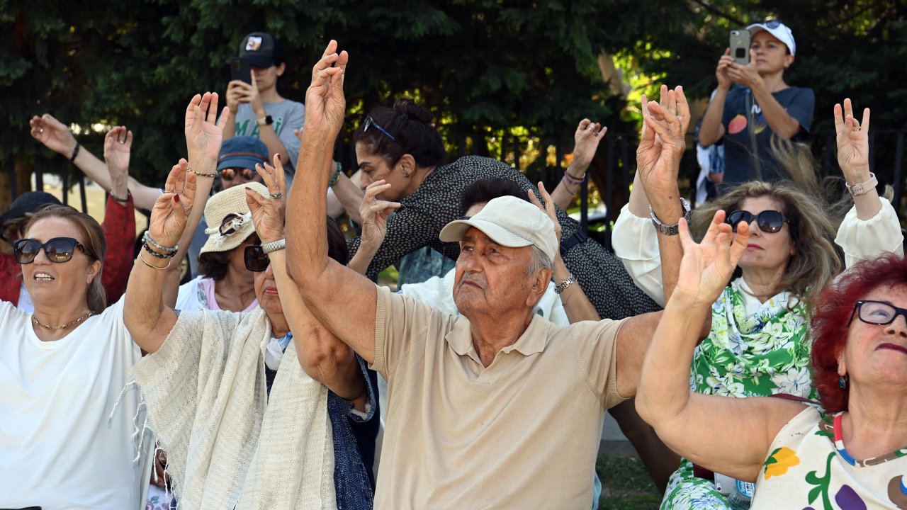 Beşiktaş Belediyesi Alzheimerlı yaşlıları unutmadı