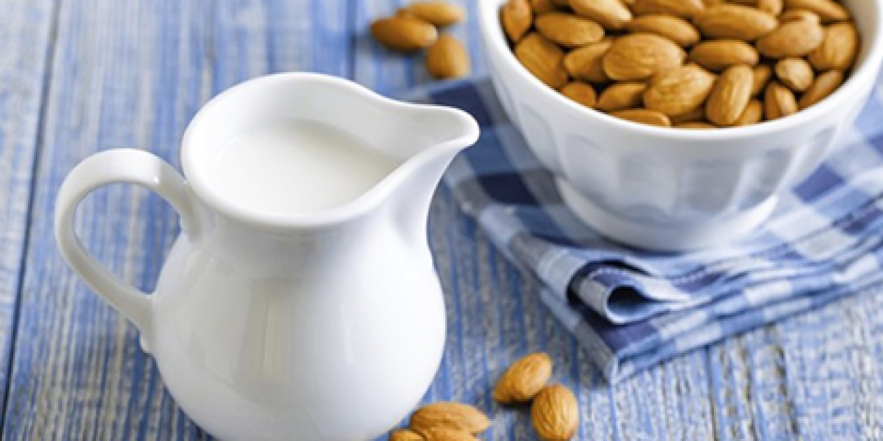 Badem Sütü faydalarıyla İnek Sütünü tahtından edebilir! Nasıl hazırlanır?