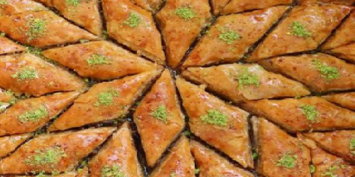 Bayrama Tatlı Ne Yapacağına Karar Veremeyenler İçin Hem El Açması Hem